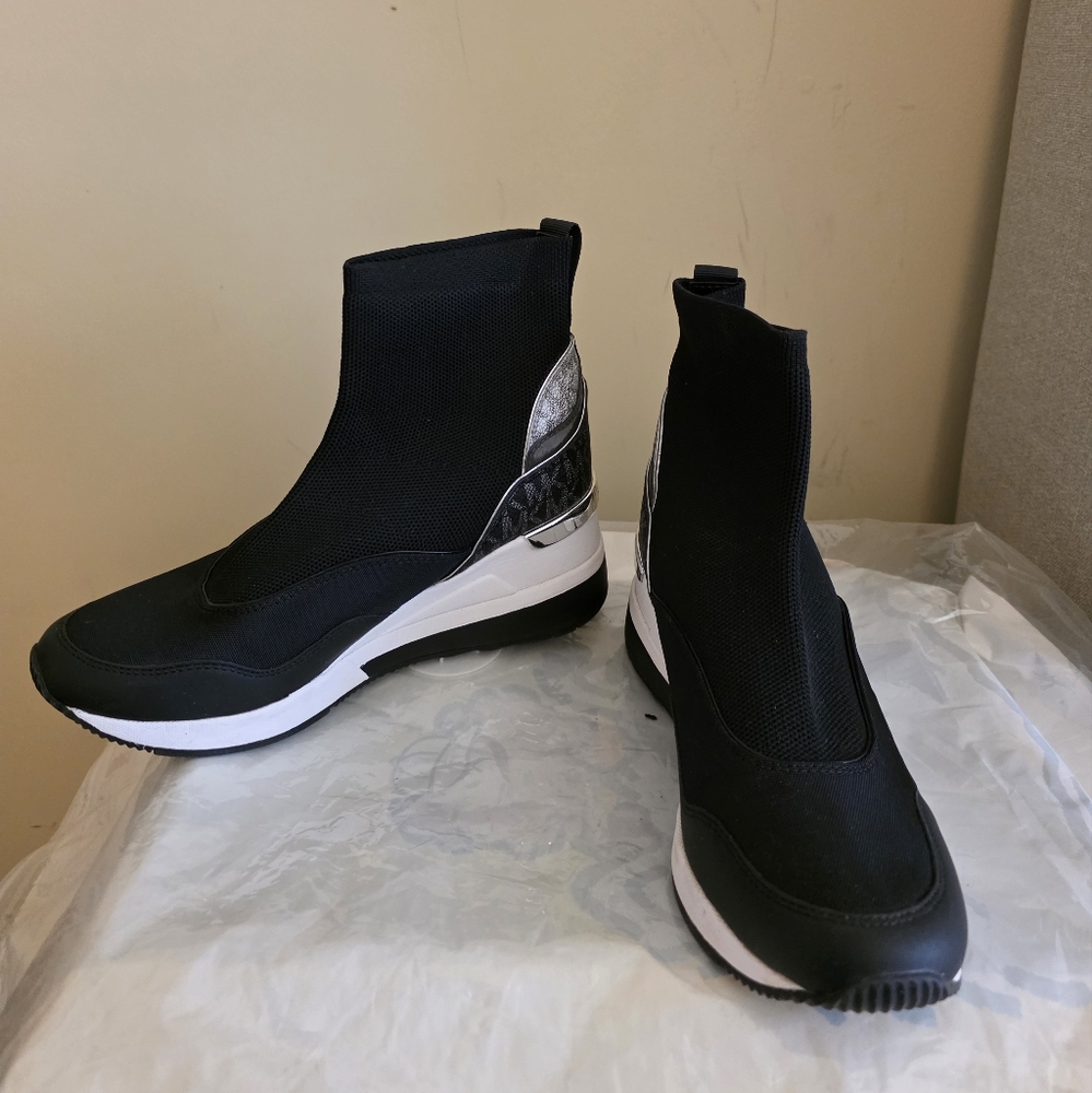 MICHAEL Michael Kors Black Slip-On Sneakers with Knit Upper